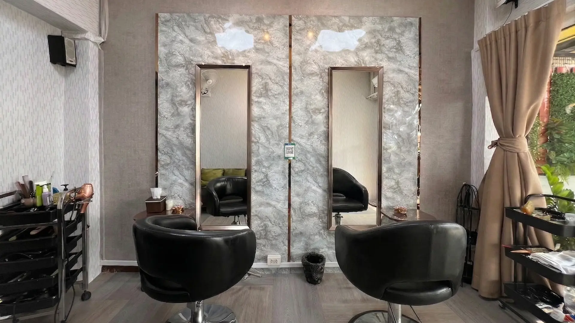 ภายในร้าน Nui Haircut